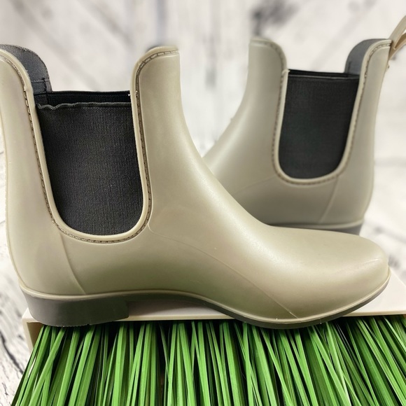 Waterproof Booties by Sam Edelman Size 7.5 - Picture 6 of 11